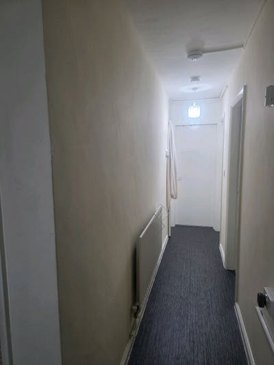 A decent size double room to rent Main Photo