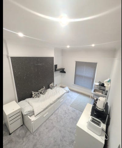 Dbl Room in Stunning Location *Sun-Fri Only* Main Photo