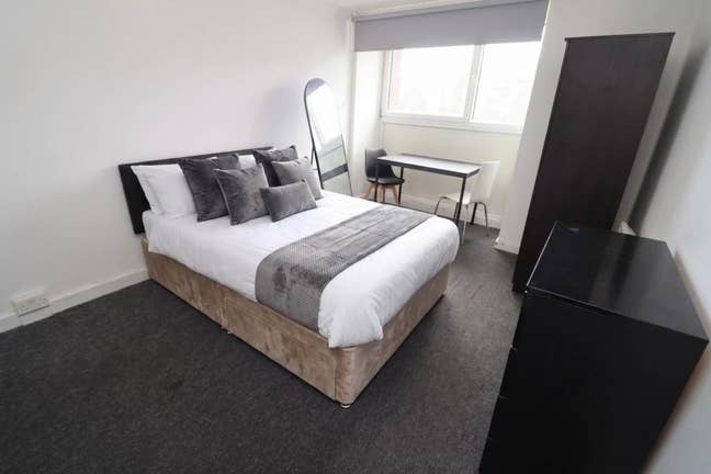 2 Beautiful Rooms Close to Piccadilly Line-Met Uni Main Photo