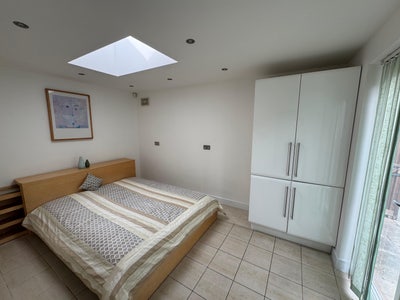 Double bedroom with private living area Main Photo