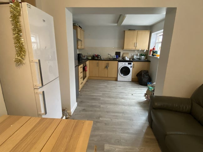 Stylish 5-bed Student House - Brynmill   Main Photo