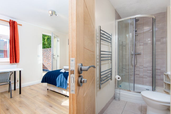 EnSuite + Balcony – E14 🏠 Canary Wharf Zone 2 Main Photo