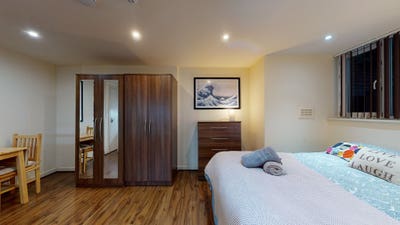 Most Bills Included- Large Studio in Cricklewood Main Photo