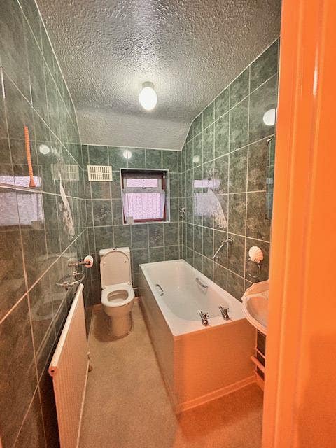 2/3 bedroom House with extended kitchen Main Photo