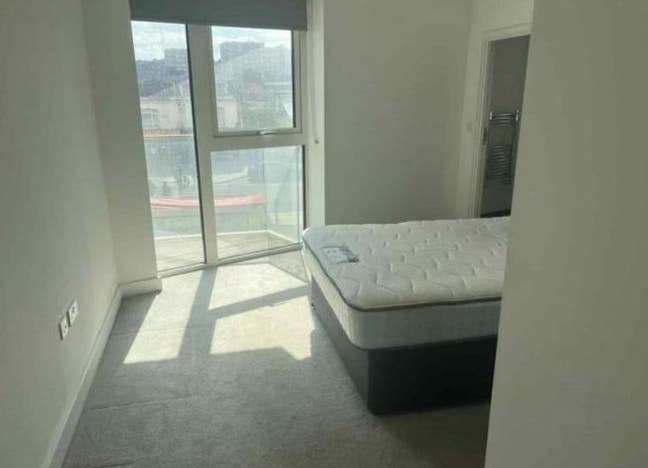 Wooolwich,Double Bed, Private Bathroom,Pool & Gym  Main Photo