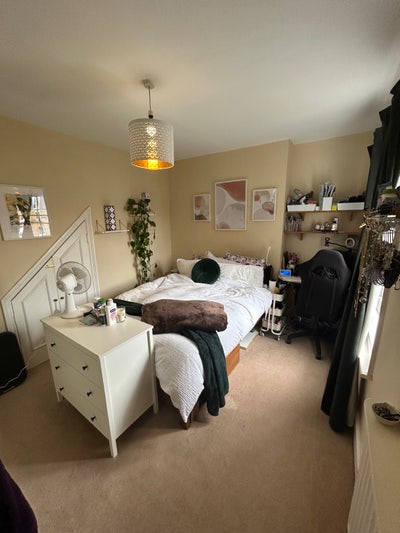Double bedroom in a sunny flat in Hammersmith Main Photo