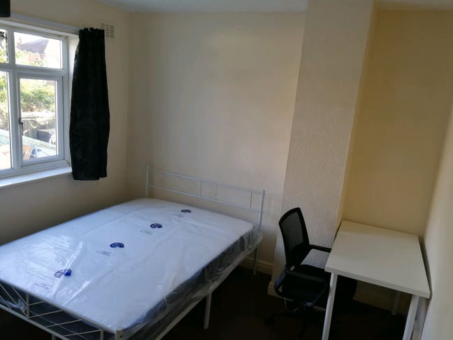 Double Room to Let. Main Photo