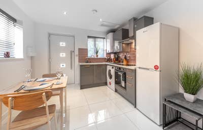 Available Now! Modern 1-Bed Apartment with Parking Main Photo