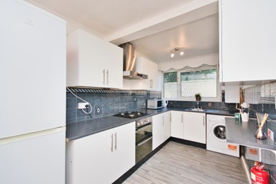Gorgeous 4 Bed + Garden near Mile End E3 Main Photo