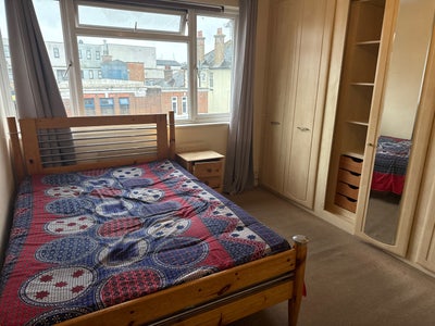 Room available in Horley  Main Photo