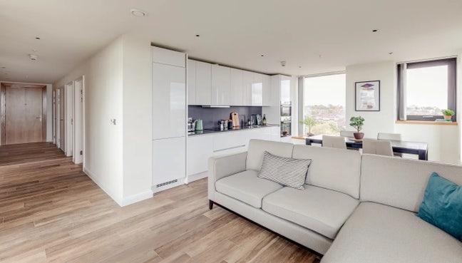 Double Bedroom with Private Bathroom  Main Photo