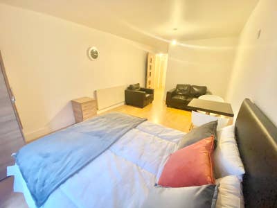 🏠✨ Stylish Premium Double Room in B16! ✨🏠 Main Photo