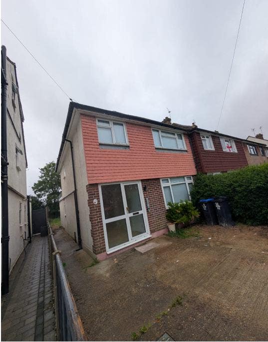Studio Room Available –Ford Road Old Woking GU22  Main Photo