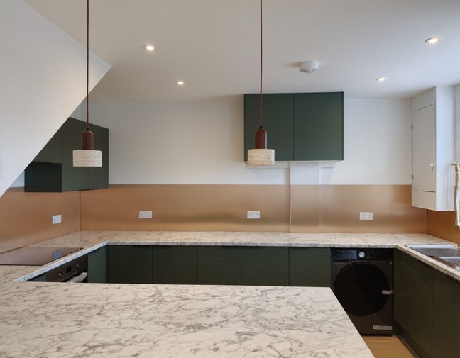 Beautiful 4 bedroom flat & 2 marvellous En suites  Main Photo