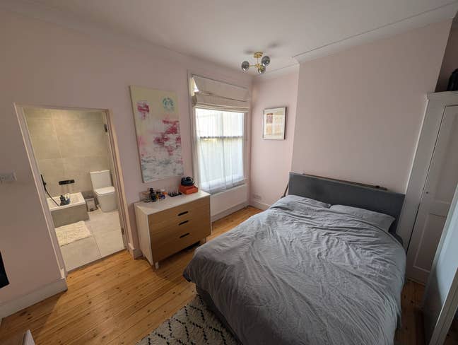 En-suite Bedroom in 2 Bed Clapham Flat with Garden Main Photo