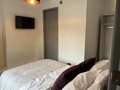 🚨Modern En Suite Room Ideal for Rolls Royce🚨 Main Photo