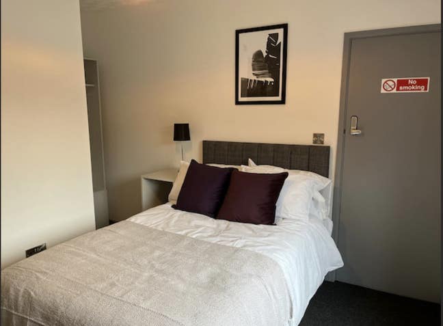 🚨Modern En Suite Room Ideal for Rolls Royce🚨 Main Photo