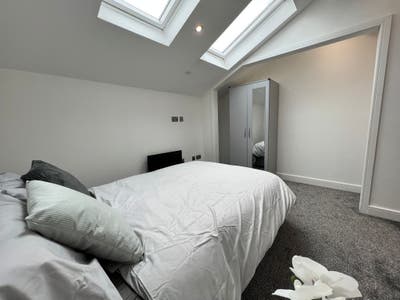 Modern Ensuite Room - City Centre - 3 Flat Share Main Photo