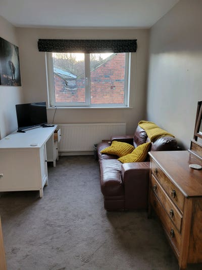 Spacious room in shared property Main Photo