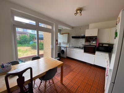 Double Room for Short-Term Sublet (August – Flexib Main Photo