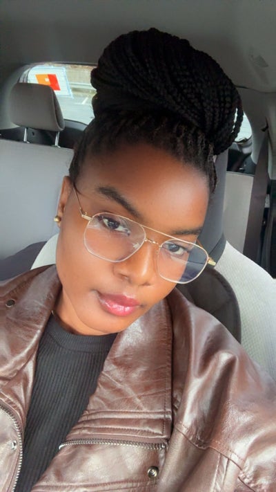 Professional Female seeks a single or double room Main Photo