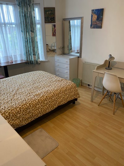  3 rooms  females preferred - no bills   Main Photo