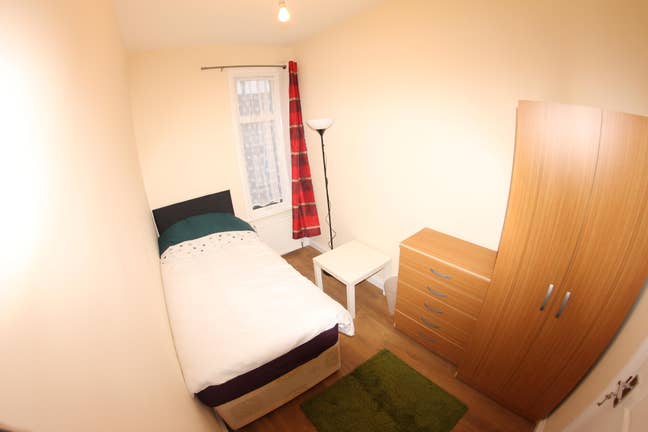 Fairland - Single Room in E15 Area Main Photo