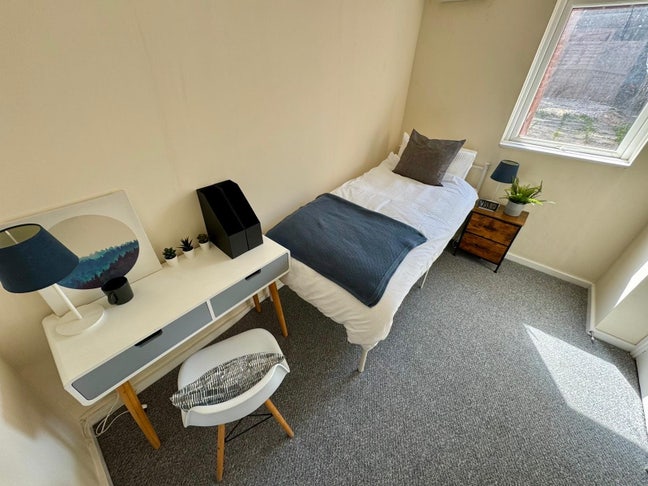 Newly Refurbished! New Bradwell MK13 Ground floor  Main Photo