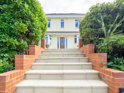 Premium ensuite double , parking, walk to Town  Main Photo