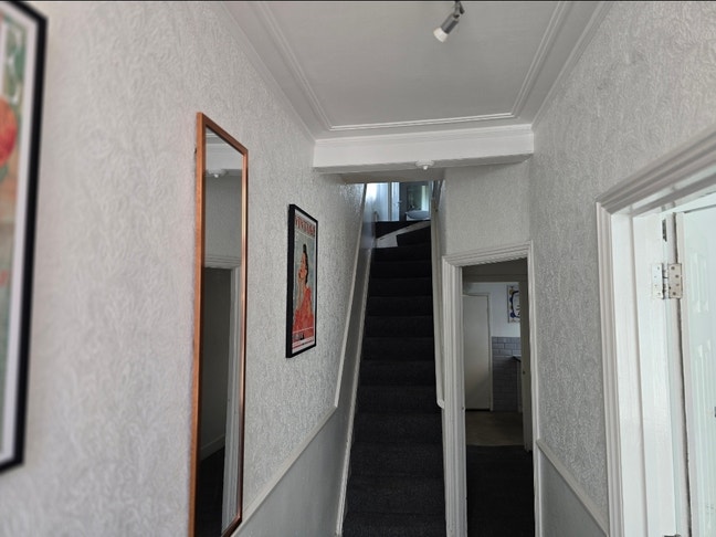 BIG Double Modern Room in Shared House Main Photo
