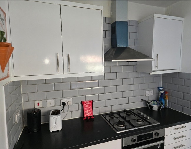 Single Room in Shared House Main Photo