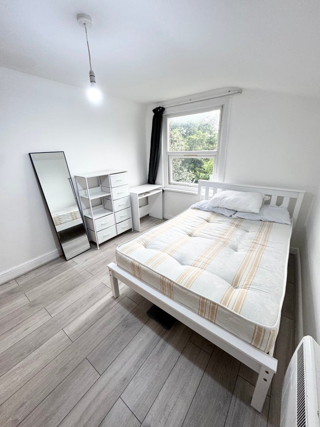 Bright and Spacious Studio Flat- Haringey N4 Main Photo
