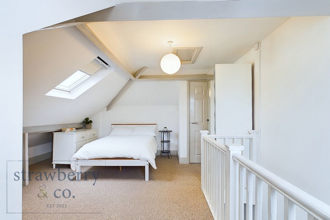 45SR | Kingswood High Street | Double Ensuite Main Photo