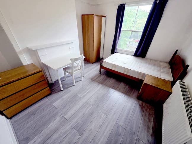 Large Furnished Double Room Available Main Photo