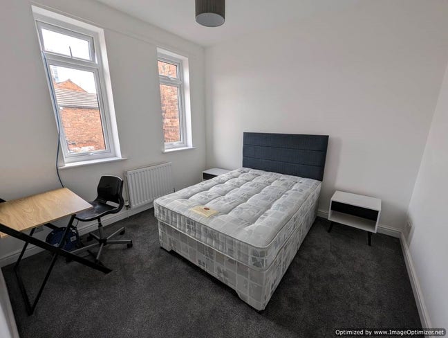 Dbl ensuite rooms South St Crewe Available now  Main Photo