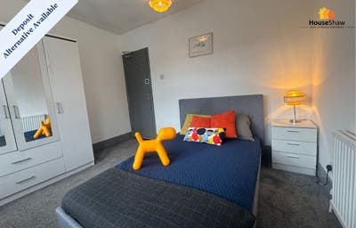 Modern Professional House Share Main Photo