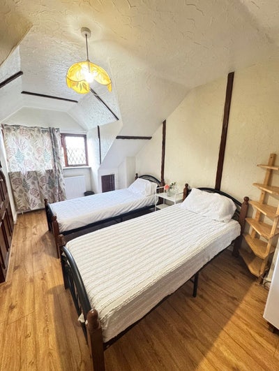 Double room for rent available  Main Photo