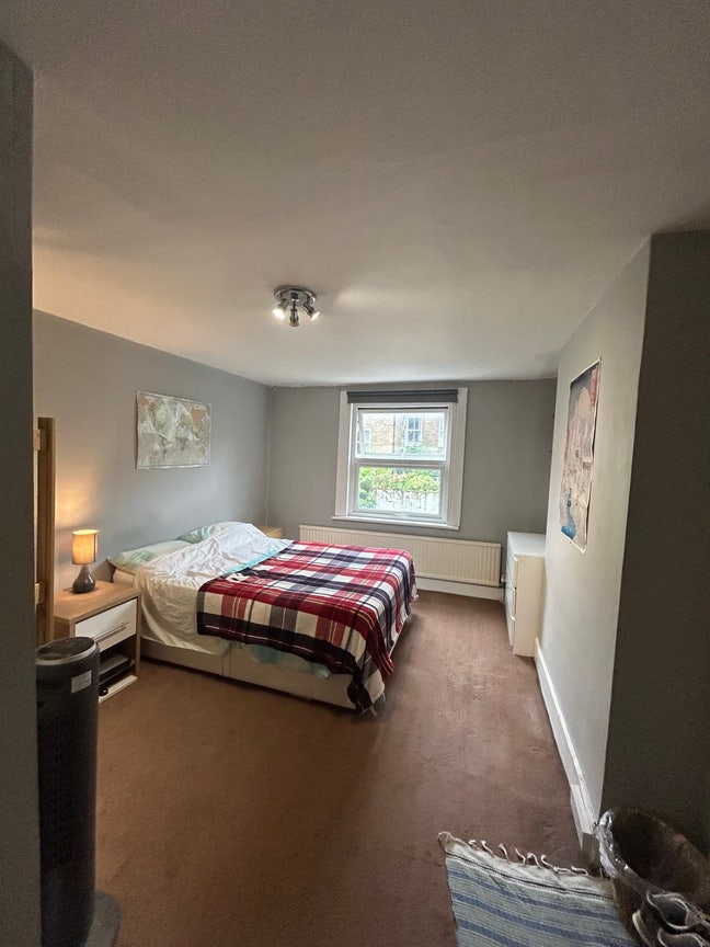 Double bedroom in 4 bed terraced house  Main Photo