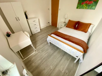 Lovely double room in Crossharbour Main Photo