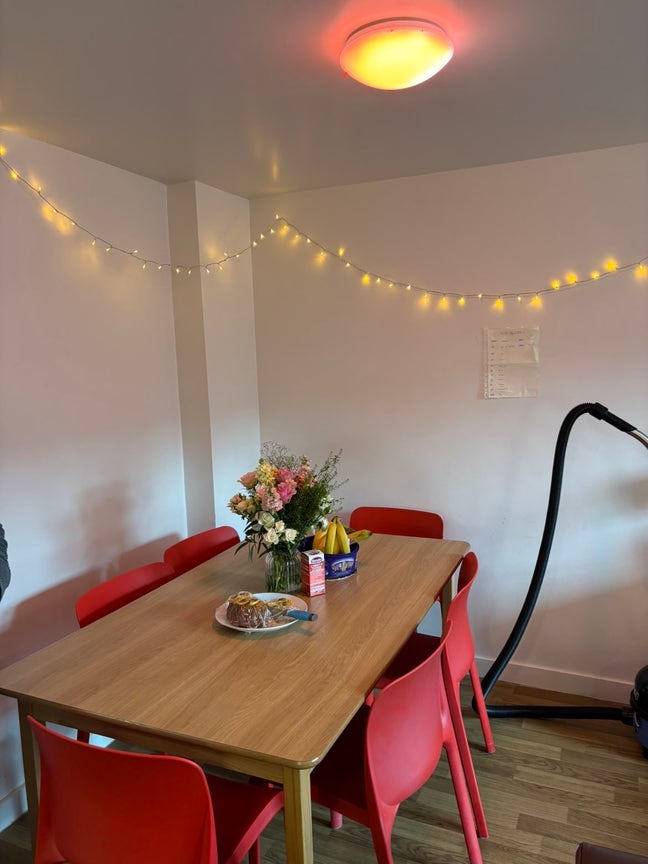 Winchester- Room for rent asap  Main Photo
