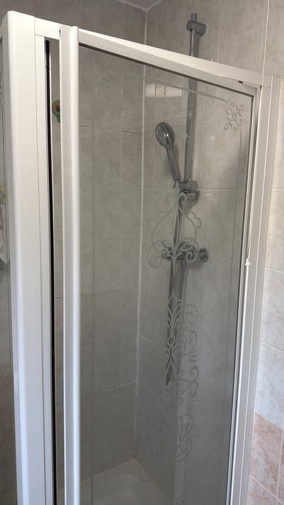 Double bed room available to let Main Photo
