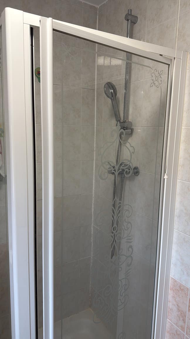 Double bed room available to let Main Photo