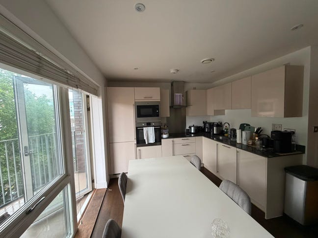 Double Room (En-suite) to rent near Tower Bridge Main Photo