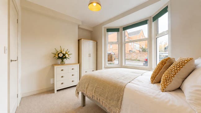 3 Double En Suite Rooms Nr Hospital Main Photo