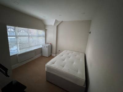 Bright Modern Ensuite Room Main Photo
