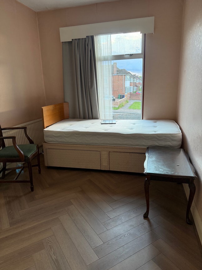 Single Room Available Straightaway Main Photo