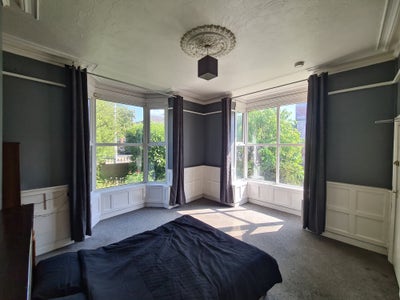 Spacious Double Room in Friendly 5-Bedroom House Main Photo