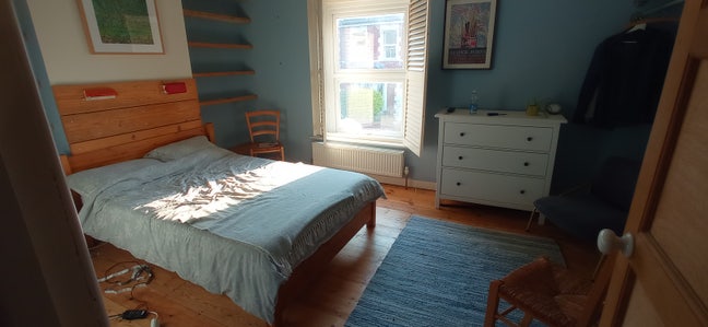 Large furnished double available in St George Main Photo