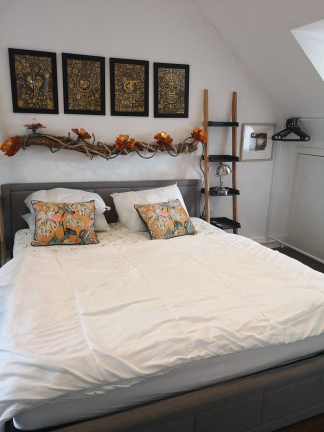 Room available till 5th Sept with housemate & dog  Main Photo