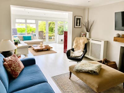 Top Floor En-Suite Room, 5 Mins from Station Main Photo
